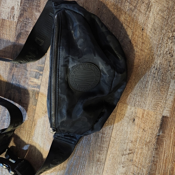 Dkny fanny pack - Picture 1 of 3